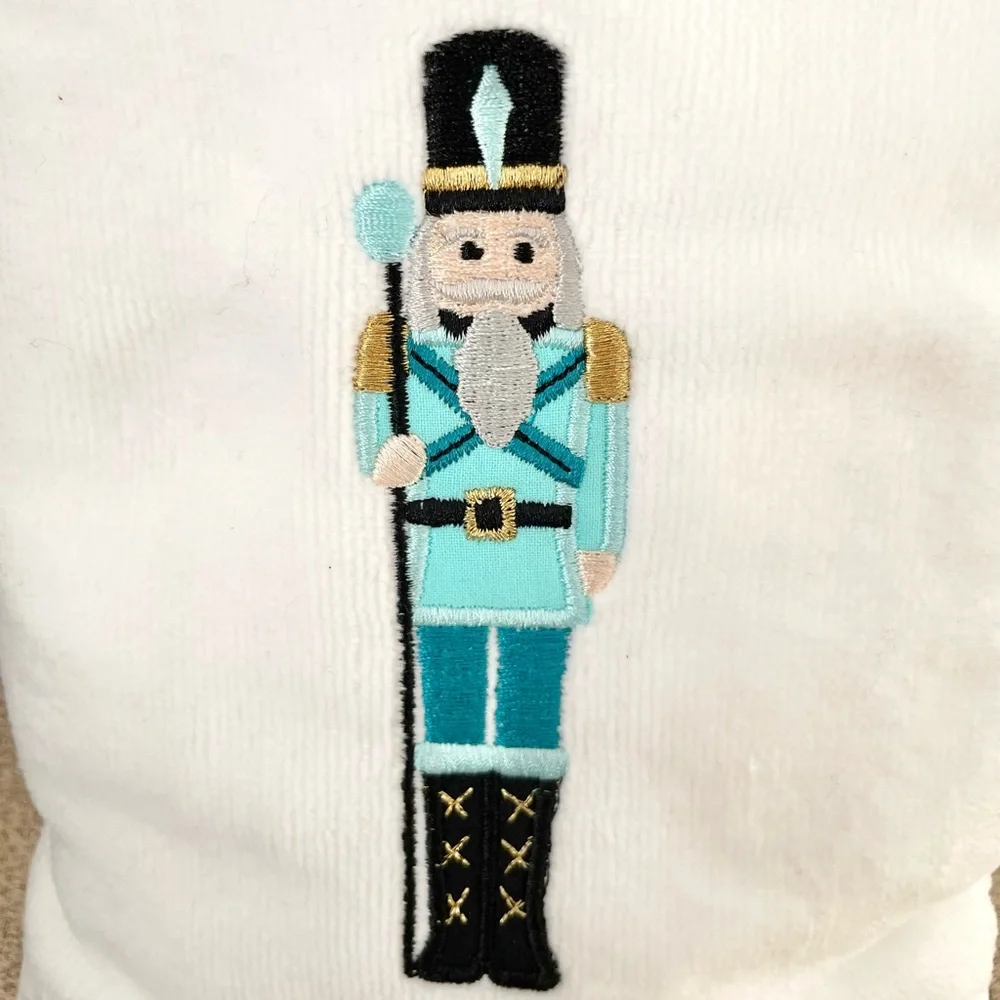 NWT Set of 2 NUTCRACKER Bathroom Hand Towels